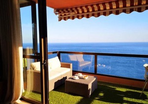 Magnific flat with panoramic sea views