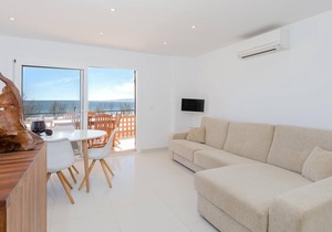 MIRAMAR 2 - Beautiful apartment on the seafront.