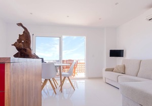 MIRAMAR 2 - Beautiful apartment on the seafront.