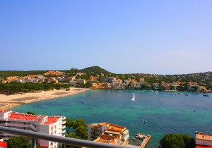 Modern Apartment with Shared Pool, Wifi, A/C and Sea View in Santa Ponsa