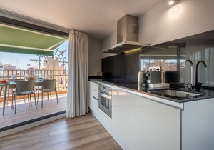 Modern Penthouse L'Àguila in Palma Old Town with Terrace, Wifi, AC, Spacious!