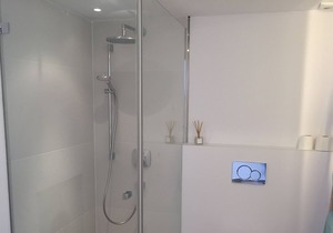 newly renovated apartment by the sea