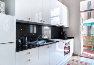 Oasis with a sunny terrace in the heart of Gracia
