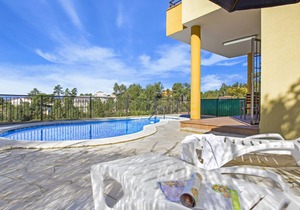 Pool and good views villa