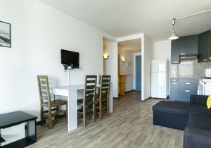 PORT CANIGÓ I 138 -Very nice and bright apartment with shared swimming-pool.