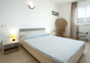 PORT CANIGÓ I 138 -Very nice and bright apartment with shared swimming-pool.
