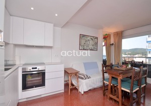 President C-6 Seafront apartment