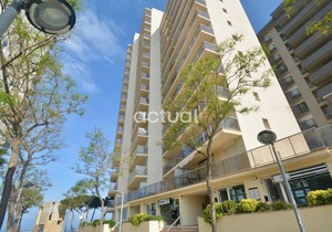 President C-6 Seafront apartment