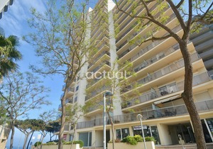 President E-13 Seafront apartment