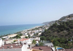 South facing apartment - spectacular sea & mountain views with communal pool.