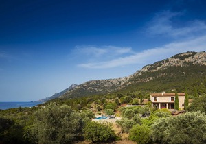 Spacious Family Retreat in Banyalbufar, 1020