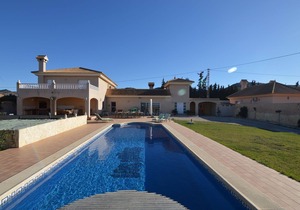 Spacious Villa with Private Swimming Pool in El Algar