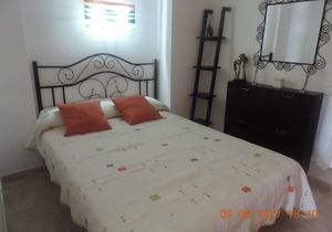 Studio rented for 2 to 4 people.