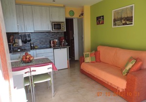 Studio rented for 2 to 4 people.