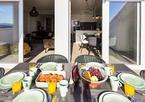 Stylish apartment in luxury resort with gym, pool, garage. Sea view!