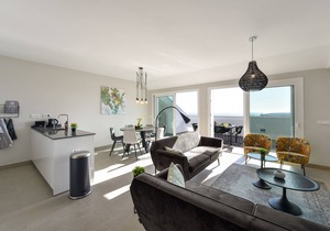 Stylish apartment in luxury resort with gym, pool, garage. Sea view!
