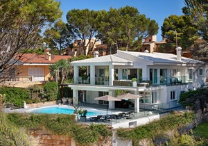 Villa white beach house, sobre la playa, aire acondicionado, wifi, piscina, lujo en Costa de la Calma