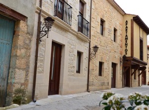 Apartamentos Santo Domingo People | Santo Domingo de Silos
