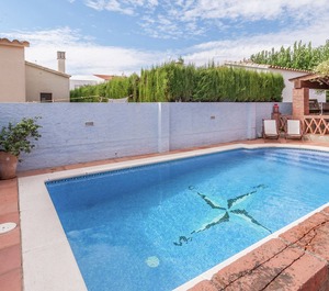 Holiday Girona Swimming 