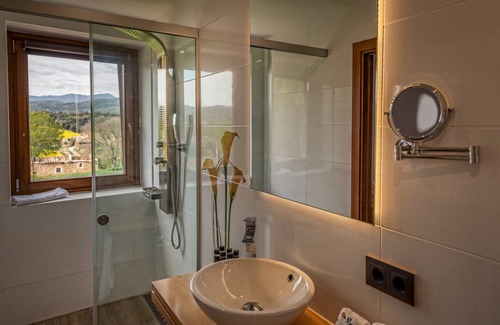 Cornella del Terri Villa | 1000 m² Villa ∙ 8 bedrooms ∙ 20 guests