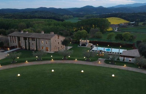 Cornella del Terri Villa | 1000 m² Villa ∙ 8 bedrooms ∙ 23 guests