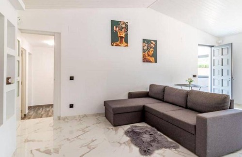 Vilobi d'Onyar Villa | 1075 m² Villa ∙ 3 bedrooms ∙ 8 guests
