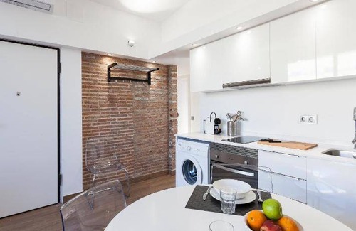 El Poble-sec Apartment | 110 m² Apartment ∙ 6 bedrooms ∙ 9 guests