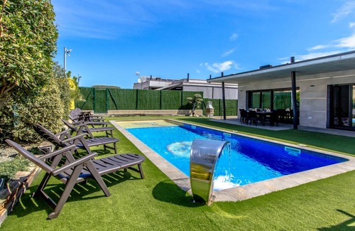 Sils Villa | 110 m² Villa ∙ 4 bedrooms ∙ 8 guests