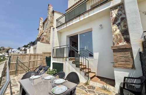Almadraba-Canyelles Villa | 111 m² Villa ∙ 3 bedrooms ∙ 6 guests