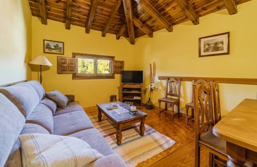 Valle de Valdelaguna Ski Chalet | 125 m² Chalet ∙ 4 bedrooms ∙ 9 guests