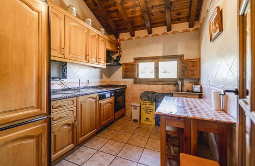Valle de Valdelaguna Ski Chalet | 125 m² Chalet ∙ 4 bedrooms ∙ 9 guests