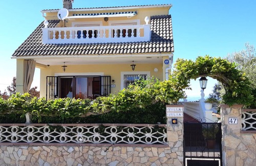 Lloret Blau Villa | 130 m² Villa ∙ 4 bedrooms ∙ 8 guests