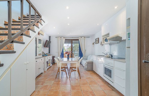 Empuriabrava House | 151-Typical fisherman house with canal views, parking - free wifi