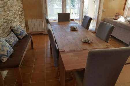 Can Carbonell House | 170 m² House ∙ 4 bedrooms ∙ 14 guests