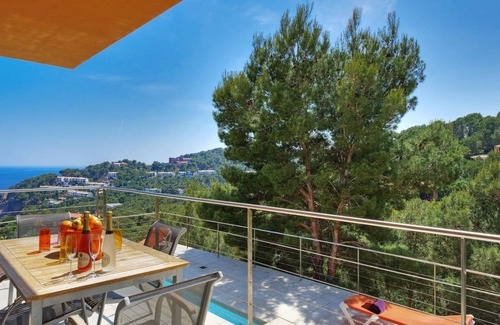 Tamariu House | 175 m² House ∙ 6 bedrooms ∙ 18 guests