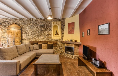 Garriguella House | 180 m² House ∙ 4 bedrooms ∙ 10 guests