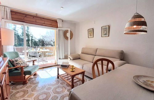Calella de Palafrugell Apartment | 1CEN A3 -Basic Apartment with communal garden and pool, only 800m from the beach of Llafranc