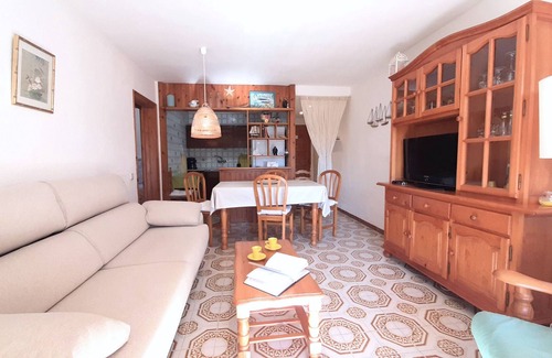 Calella de Palafrugell Apartment | 1CEN A3 -Basic Apartment with communal garden and pool, only 800m from the beach of Llafranc