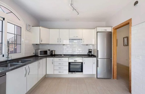 San Miguel de Abona Villa | 2 Bedroom 2 Bathroom Villa With Heated Pool And Uk Tv & Air Conditioning.