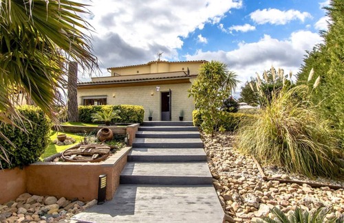 Santa Coloma de Farners Villa | 200 m² Villa ∙ 5 bedrooms ∙ 10 guests