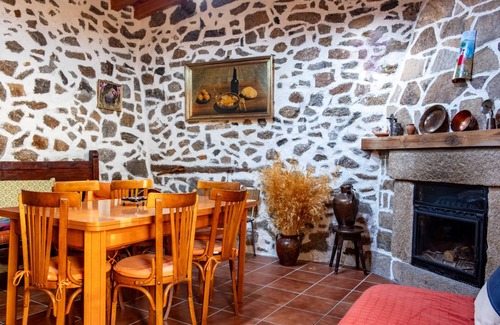 Puente del Congosto House | 200 m² House ∙ 4 bedrooms ∙ 8 guests