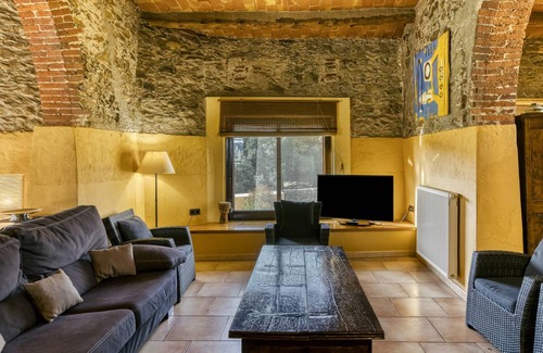 Garriguella House | 200 m² Finca ∙ 4 bedrooms ∙ 13 guests