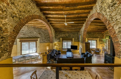 Garriguella House | 200 m² Finca ∙ 4 bedrooms ∙ 13 guests