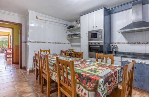 Isla House | 200 m² House ∙ 5 bedrooms ∙ 11 guests