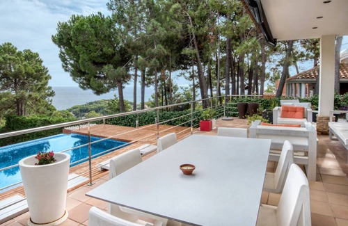 Sant Pol De Mar Villa | 200 m² Villa ∙ 4 bedrooms ∙ 8 guests