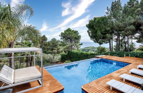 Sant Pol De Mar Villa | 200 m² Villa ∙ 4 bedrooms ∙ 8 guests