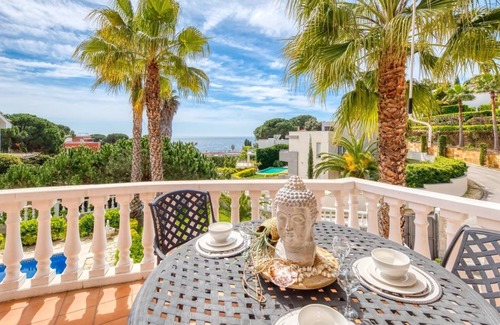 Lloret de Mar Villa | 200 m² Villa ∙ 6 bedrooms ∙ 14 guests