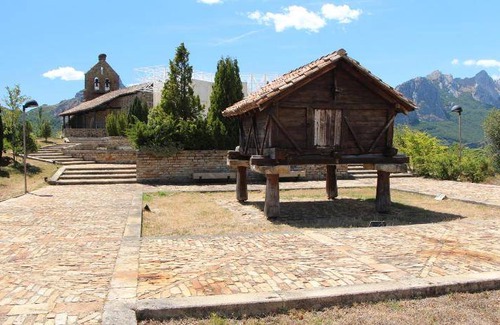 Cremenes Bed & Breakfast | 22 m² Bed and breakfast ∙ 3 guests
