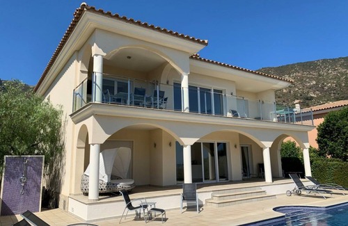 Palau-Saverdera Villa | 220 m² Villa ∙ 3 bedrooms ∙ 6 guests