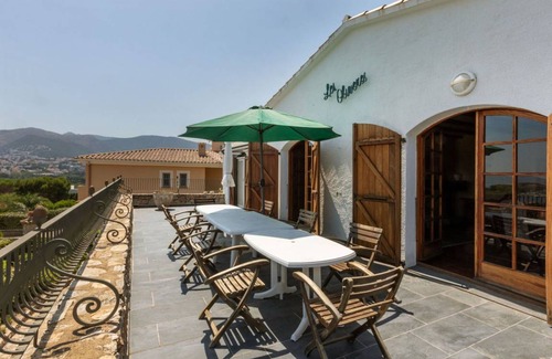 Llanca Villa | 220 m² Villa ∙ 5 bedrooms ∙ 10 guests